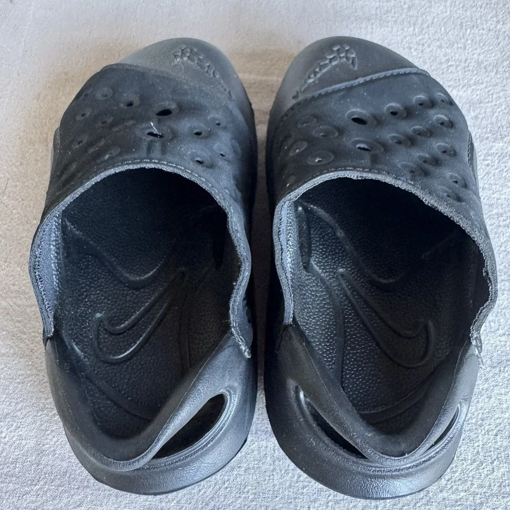 Size 8c - Nike Aqua Swoosh Big Kids Black Water Sandals